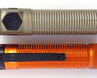Olight Baton Ultra (fent) és Baton 4 Pro zseblámpák.
