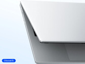 Az Obook 15 AI kezdőára 689,99 dollár. A képen: A laptop külső kialakítását bemutató promóciós kép.