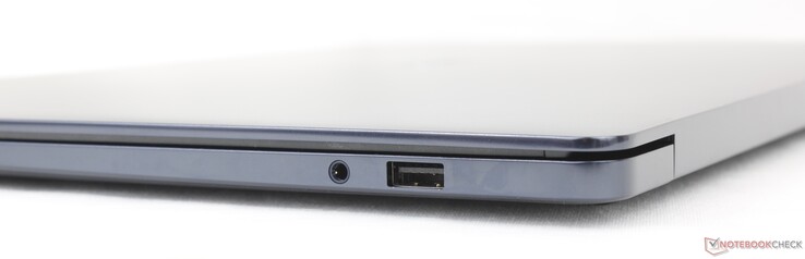 Helyes: 3,5 mm-es fejhallgató, USB-A 3.2 Gen. 1