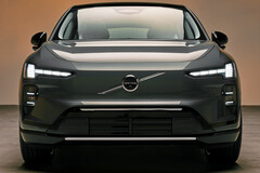Európában megkezdődtek az új Volvo EX60 kiszállításai. Az elektromos SUV akár 810 kilométeres elektromos hatótávolságot kínál.