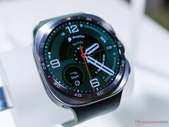 Samsung Galaxy Watch Ultra 2 (a képen)