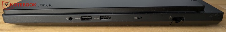 Jobbra: 3,5 mm-es fejhallgató-csatlakozó, 2× USB-A (5 Gbps), webkamera záró, LAN