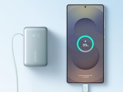 Az Anker Nano Power Bank (10K, 45W, beépített visszahúzható USB-C kábel) már zöld színben is kapható (képünkön). (Kép forrása: Anker)