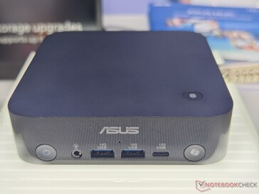 Asus ExpertCenter PN54 elülső portok (kép forrása: Notebookcheck)