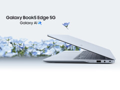 A Samsung a Galaxy Book5 Edge 5G-t egyetlen zafírkék színváltozatban értékesíti. (Kép forrása: Samsung)