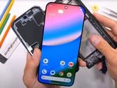 A teardown szakértő eléggé lenyűgözte a Google Pixel 10 Pro XL belseje. (Kép forrása: JerryRigEverything)