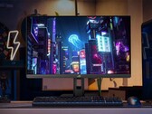 Asztali beállítás az Asus ROG Strix XG27UCG Gen2 monitorral