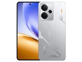 A Realme 14 5G, itt a Mecha Silver színváltozatban, 30 percig akár 2,5 méter mély vízben is elmerülhet (Kép forrása: Realme)