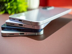 A Samsung Galaxy A57 vastagsága mindössze 6,9 mm.