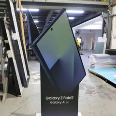 A Galaxy Z Fold7 vékonyabbnak tűnik, mint az összes korábbi Galaxy Z Fold modell. (Kép forrása: Alchimist Leaks)