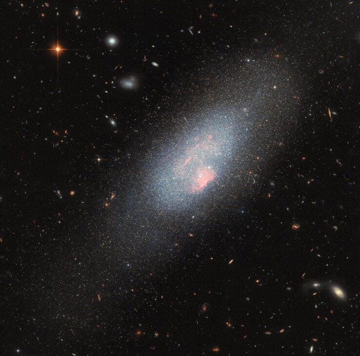 Hubble-felvétel a Markarian 178-ról (Kép forrása: ESA/Hubble, NASA, F. Annibali és S. Hong)