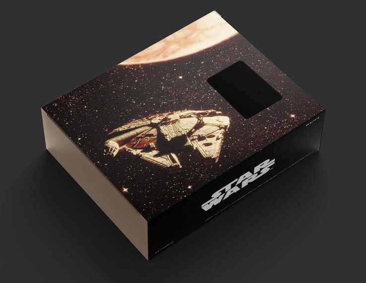 Az nwm ONE a csomagolóhüvely elején a Millennium Falcon, hátul pedig a Halálcsillag látható. (Kép forrása: NTT Sonority)