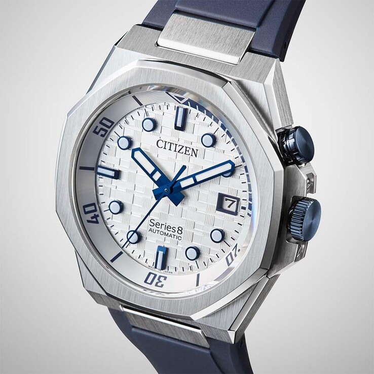 A számlapon texturált japán sakktáblás mintázat található