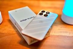 A Motorola Edge 70 Plus kiváló üzemidőt kínál, de más téren visszafogottabbnak érződik.