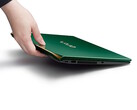 A frissített Vaio SX14-R laptop Deep Emerald színben gyorsabb AI feldolgozási teljesítményt kínál egy 1 kg alatti szénszálas vázban.