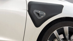 A lökhárító-szerelvény és a hátsó ablak kamerájának elhelyezése a Cybercab-ra hasonlít. (Kép forrása: Reddit)