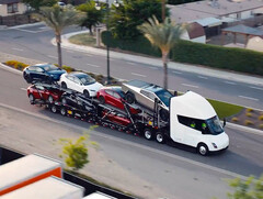 A Semi töltőállomásokat más Tesla járművek is használhatják. (Kép forrása: Tesla)
