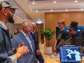 Tim Cook III. Károly királlyal az Apple Battersea Power Stationben található központjában