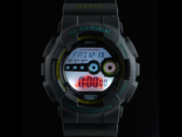 A Casio G-Shock x Suzuki GD-100 kollaborációs óra egyedi háttérvilágítással rendelkezik, amelyen a Jimny rhino embléma látható. (Kép forrása: Autorimessa)