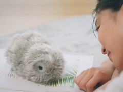 A Casio Moflinja állítólag 4 millió különböző személyiségjegyet és viselkedést képes kifejezni. (Kép forrása: Casio via YouTube)