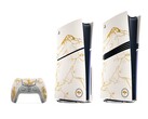A Gold Ghost of Yotei Limited Edition DualSense, PS5 Slim és PS5 Pro. (Kép forrása: PlayStation)