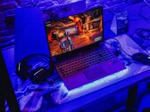 Játékos laptop kék megvilágításban egy demóállomáson, egy játék futtatásával (Kép forrása: Pexels / Bertellifotografia)