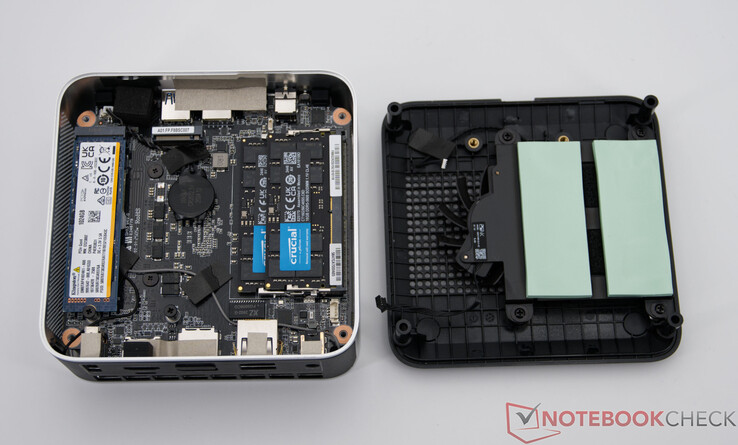 Minisforum AI X1 nyitott alappal