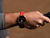 Az Amazfit Active 2 okosórák (a képen látható kerek) megkapják a 6.7.0.1 frissítést. (Kép forrása: Amazfit)