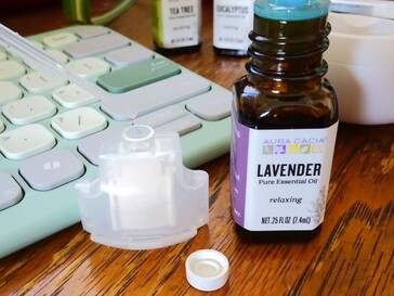 Kevesebb csepp aromaolajat adjon hozzá az illat erősségének csökkentéséhez. (Kép forrása: Notebookcheck)