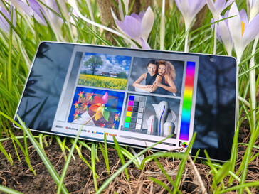A Samsung Galaxy S25 Ultra kültéren