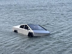 Egy Tesla Cybertruckot kellett kiemelni a texasi Grapevine-tóból, miután a Wade Mode tesztje nem sikerült.