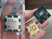 Képek a megrongálódott és fedél nélküli AMD Ryzen 7 7800X3D-ről