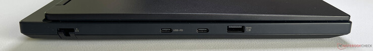 Balra: Gigabit-Ethernet, USB-C 3.2 Gen.2 (10 Gbps, DisplayPort 2.1, Power Delivery 3.0), USB-C 4.0 (40 Gbps, DisplayPort 1.4), USB-A 3.2 Gen.1 (5 Gbps, tápellátás)
