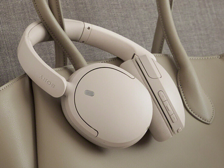 A Sony WH-CH730N Oat színben.