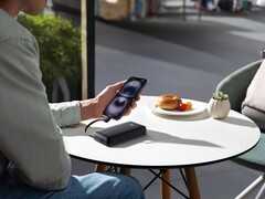 Az Anker Zolo Power Bank beépített USB-C kábellel (a képen) már előrendelhető. (Kép forrása: B&amp;amp;H Photo)