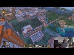 Több mint tizenkét év alatt Mike Tomlin Minecraft-projektje hatalmas metropolisszá nőtte ki magát, tele lakóépületekkel, sportlétesítményekkel, üzletekkel és zöldterületekkel.