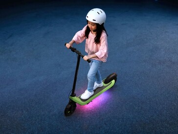 A Segway C2 Go 256 színű RGB-megvilágítást kínál.