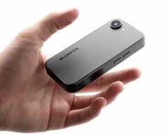 A rendkívül kompakt Bluefox NX1 mindössze 4 hüvelykes képátlójú képernyővel rendelkezik. (Kép forrása: Bluefox)
