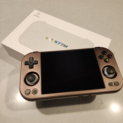 Az Anbernic RG477M már az értékelők kezében van. (Kép forrása: Cary Golomb)