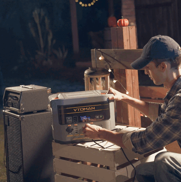A Vtoman FlashSpeed 2400 hordozható erőmű 2816 Wh kapacitásig bővíthető