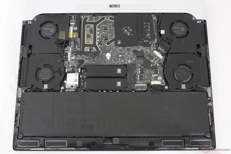 Alienware x16 R1 összehasonlításképpen