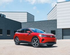Az elektromos 2025 Volkswagen ID.4 kompakt SUV (Kép forrása: Marc Urbano/Car and Driver)