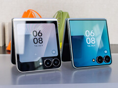 Samsung Galaxy Z Flip7 (jobbra) a Flip7 FE-vel összehasonlítva (balra)