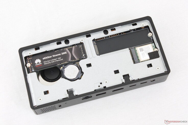 Alulról eltávolított zöld panel