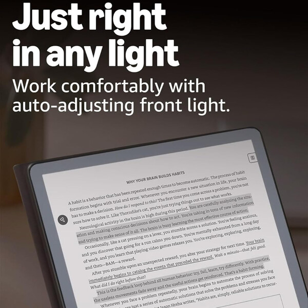 Az előlapi világítással ellátott Kindle Scribe több tárolóhelyet kínál, de többe kerül, mint az előlapi világítás nélküli modell. (Kép forrása: Amazon)
