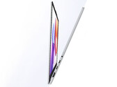 A Xiaoxin Air 15 ára Kínában 811 dollár. A képen: egy promóciós fotó, amely a laptop vékony kialakítását mutatja be.