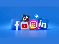 Egy 3D-s renderelt kép népszerű közösségi média logókból (kép forrása: Mariia Shalabaieva)