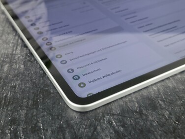 Oppo Pad 4 Pro felülvizsgálat. (Kép forrása: Marcus Herbrich/Notebookcheck)