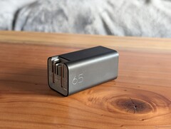 A 65 W-os HP-adapter szinte minden olyan funkcióval rendelkezik, amit egy hordozható USB-C-s töltőtől elvárhatunk