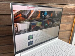 Szabadtéren (világos nappal, közvetlen napfény nélkül)